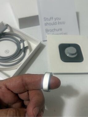 Smart ring, Oura Ring Generation
4, Size 7, silver brunch color New in the box